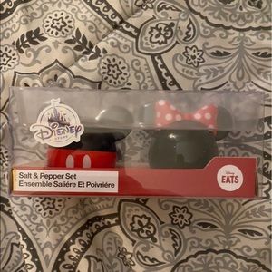 Disney salt and pepper shaker